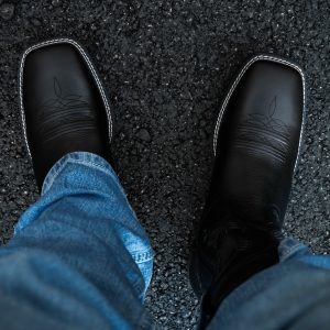 Black Bullhide – Square Toe